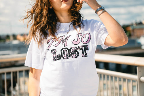 IM SO LOST TEE "SAKURA PINK"